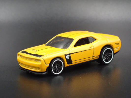 2011-2023 DODGE CHALLENGER SRT 1:64 SCALE COLLECTIBLE DIORAMA DIECAST MODEL CAR