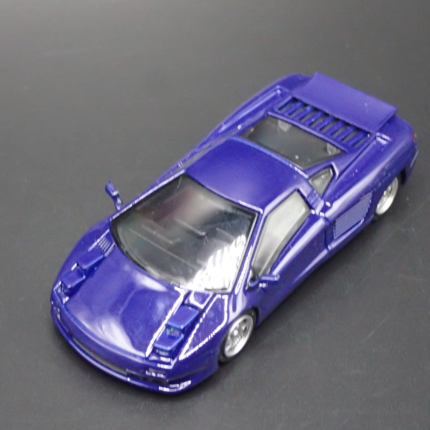 1991-2003 CIZETA V16T SUPER CAR 1:64 SCALE COLLECTIBLE DIORAMA DIECAST MODEL CAR