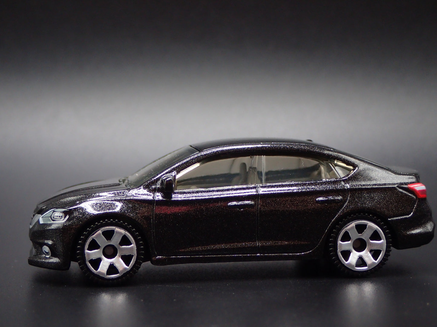 2013-2019 NISSAN SENTRA 4 DOOR 1:64 SCALE COLLECTIBLE DIORAMA DIECAST MODEL CAR