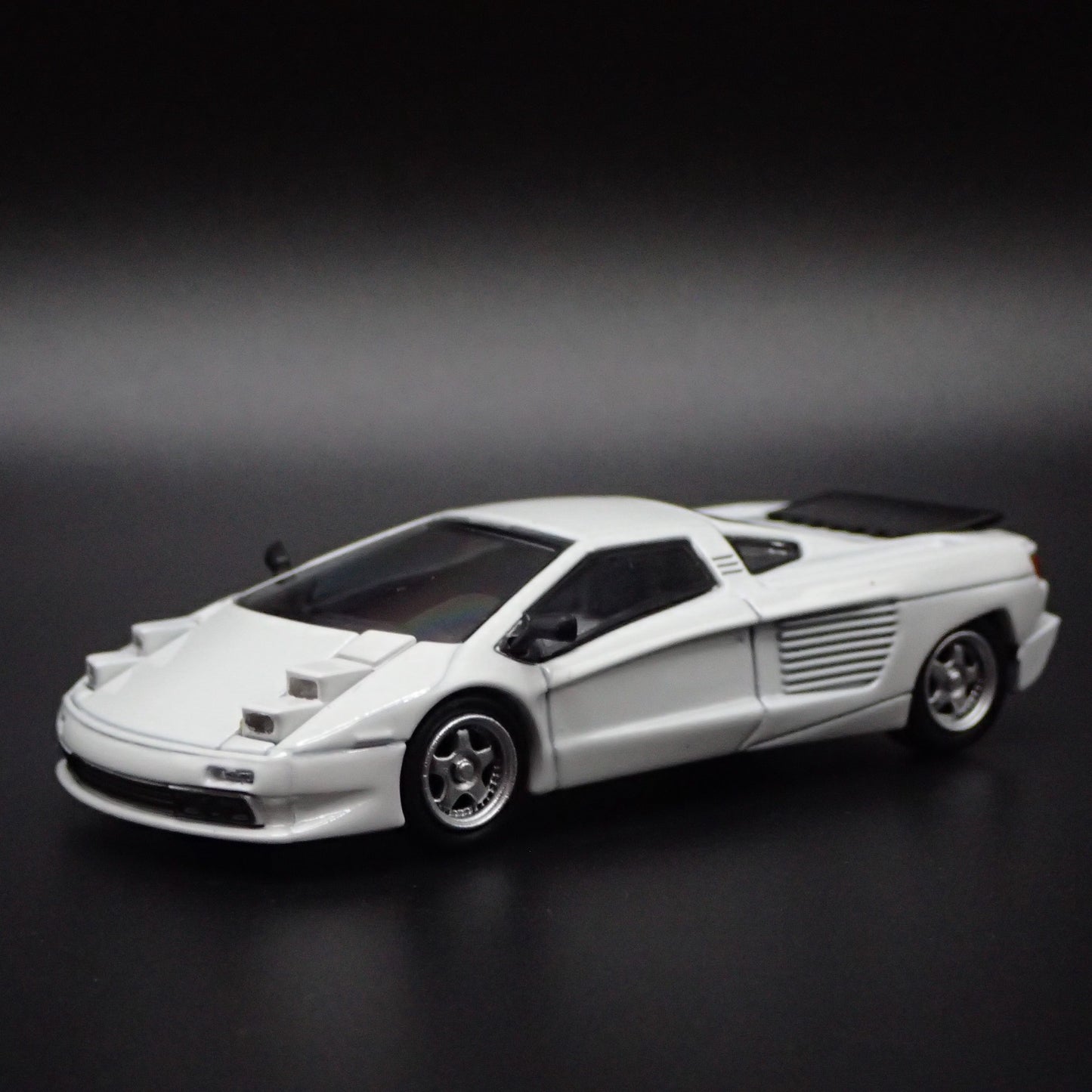 1991-2003 CIZETA V16T SUPER CAR 1:64 SCALE COLLECTIBLE DIORAMA DIECAST MODEL CAR