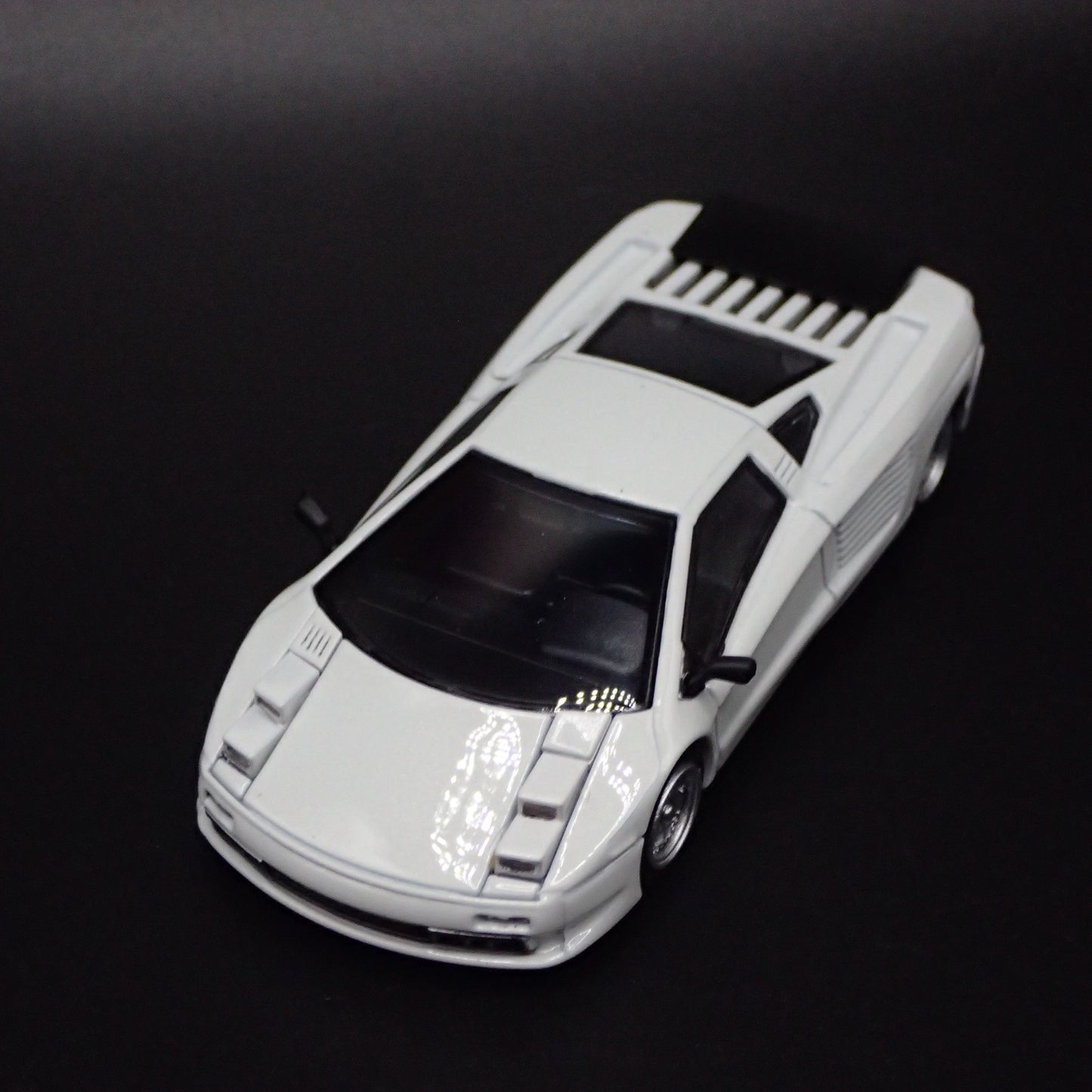 1991-2003 CIZETA V16T SUPER CAR 1:64 SCALE COLLECTIBLE DIORAMA DIECAST MODEL CAR