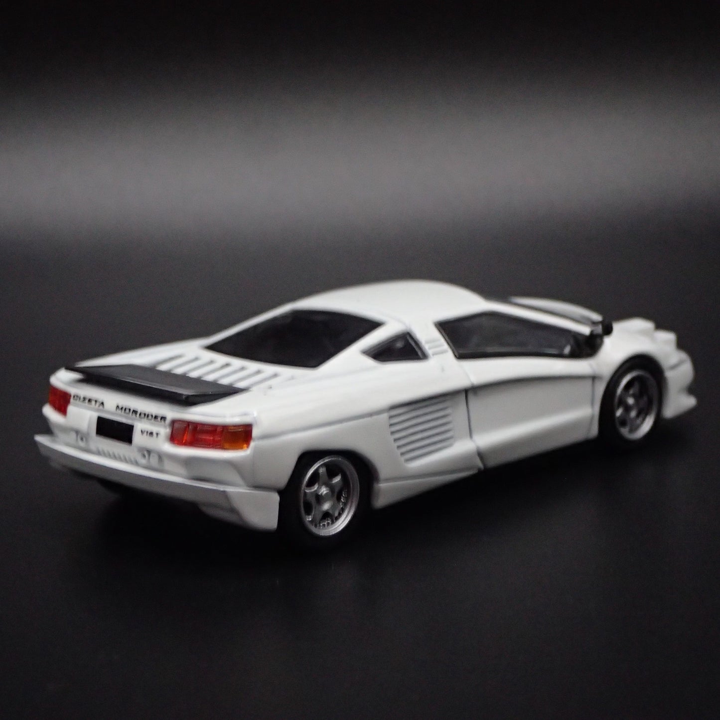 1991-2003 CIZETA V16T SUPER CAR 1:64 SCALE COLLECTIBLE DIORAMA DIECAST MODEL CAR