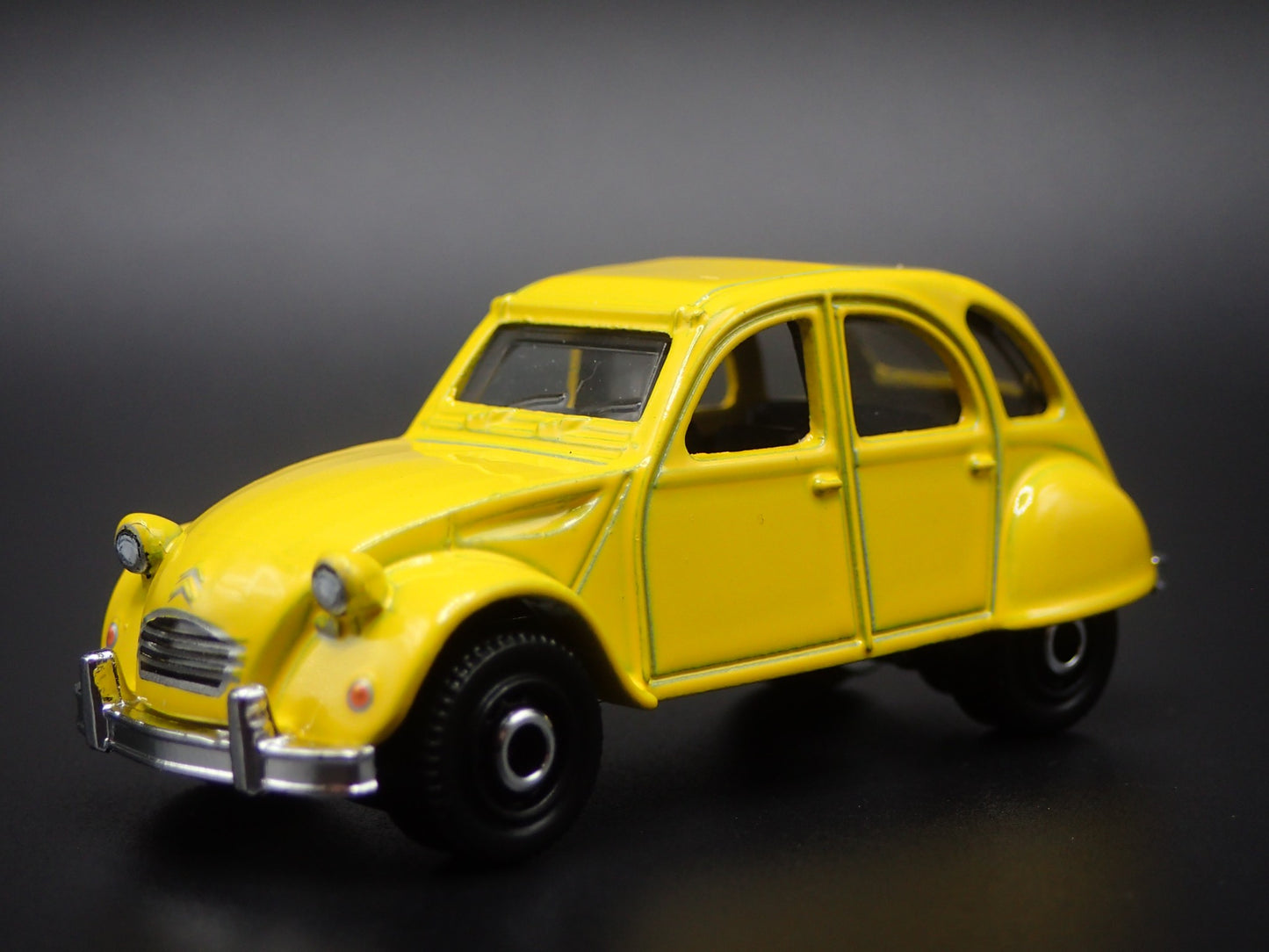 1948-1990 CITROEN 2CV YELLOW 1:64 SCALE COLLECTIBLE DIORAMA DIECAST MODEL CAR