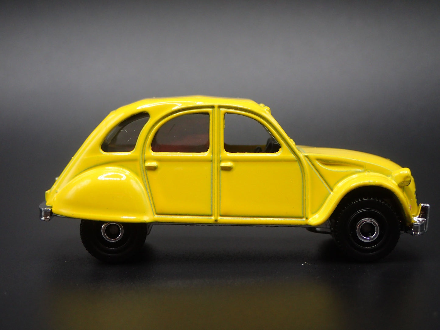 1948-1990 CITROEN 2CV YELLOW 1:64 SCALE COLLECTIBLE DIORAMA DIECAST MODEL CAR
