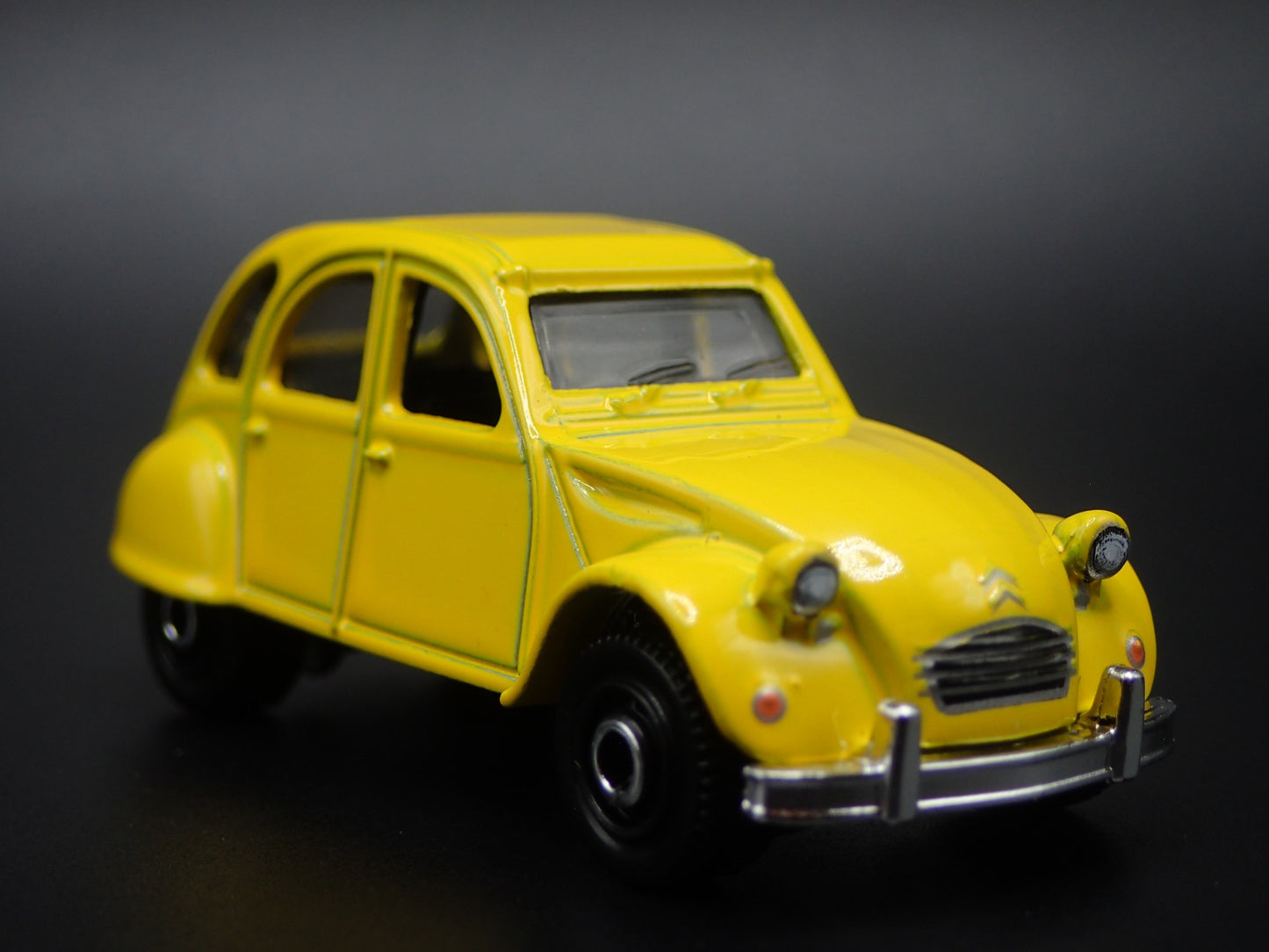 1948-1990 CITROEN 2CV YELLOW 1:64 SCALE COLLECTIBLE DIORAMA DIECAST MODEL CAR
