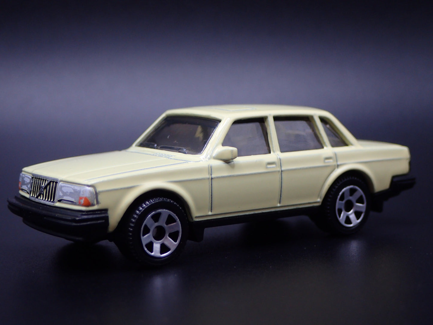 VOLVO 240 4 FOUR DOOR YELLOW 1:64 SCALE COLLECTIBLE DIORAMA DIECAST MODEL CAR