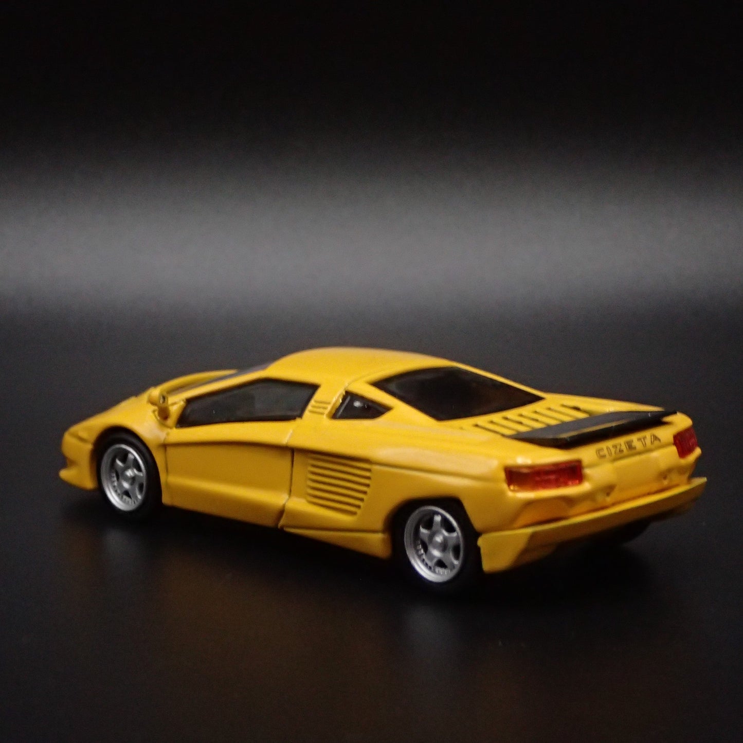 1991-2003 CIZETA V16T SUPER CAR 1:64 SCALE COLLECTIBLE DIORAMA DIECAST MODEL CAR