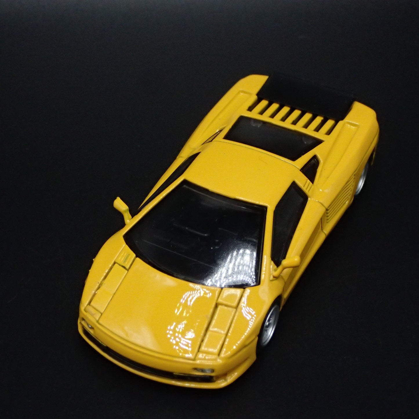 1991-2003 CIZETA V16T SUPER CAR 1:64 SCALE COLLECTIBLE DIORAMA DIECAST MODEL CAR