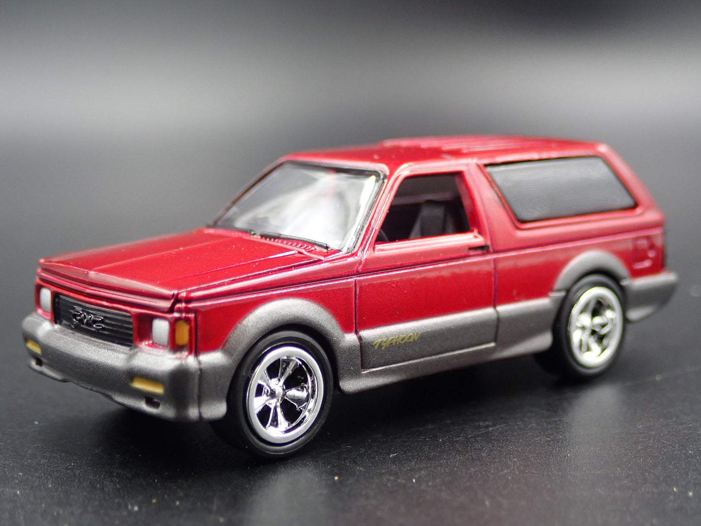 1993 93 GMC TYPHOON BURGUNDY 1/64 SCALE DIORAMA COLLECTIBLE DIECAST MODEL CAR