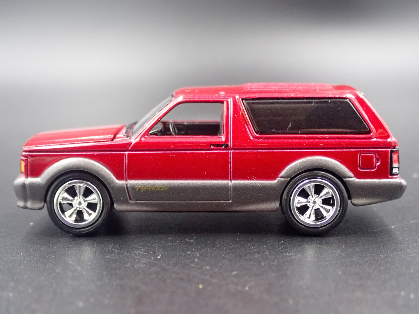1993 93 GMC TYPHOON BURGUNDY 1/64 SCALE DIORAMA COLLECTIBLE DIECAST MODEL CAR