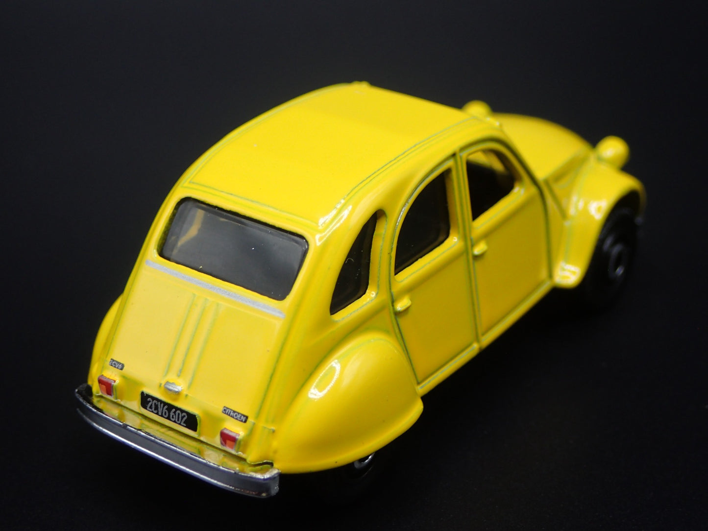 1948-1990 CITROEN 2CV YELLOW 1:64 SCALE COLLECTIBLE DIORAMA DIECAST MODEL CAR