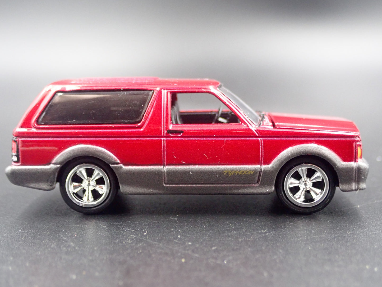 1993 93 GMC TYPHOON BURGUNDY 1/64 SCALE DIORAMA COLLECTIBLE DIECAST MODEL CAR