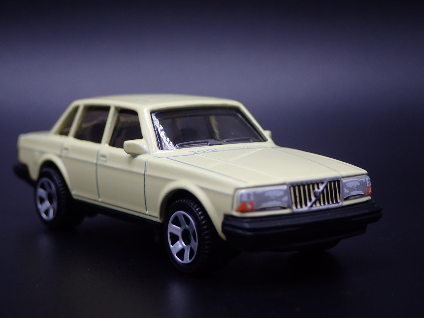 VOLVO 240 4 FOUR DOOR YELLOW 1:64 SCALE COLLECTIBLE DIORAMA DIECAST MODEL CAR