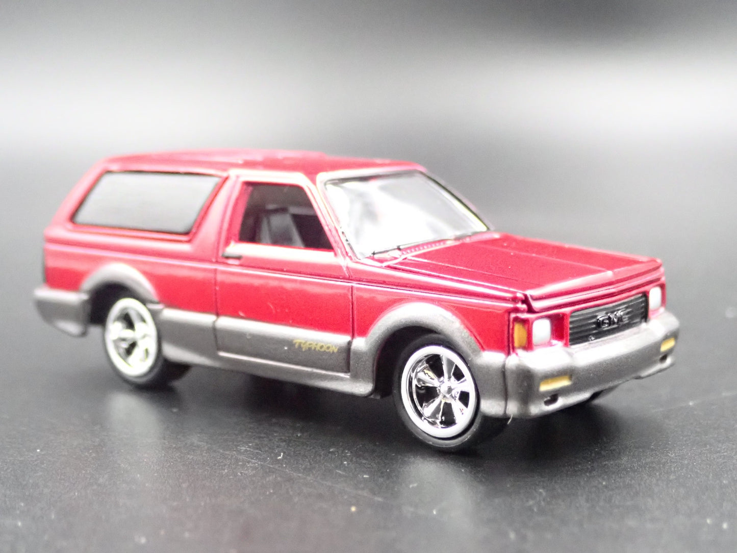 1993 93 GMC TYPHOON BURGUNDY 1/64 SCALE DIORAMA COLLECTIBLE DIECAST MODEL CAR