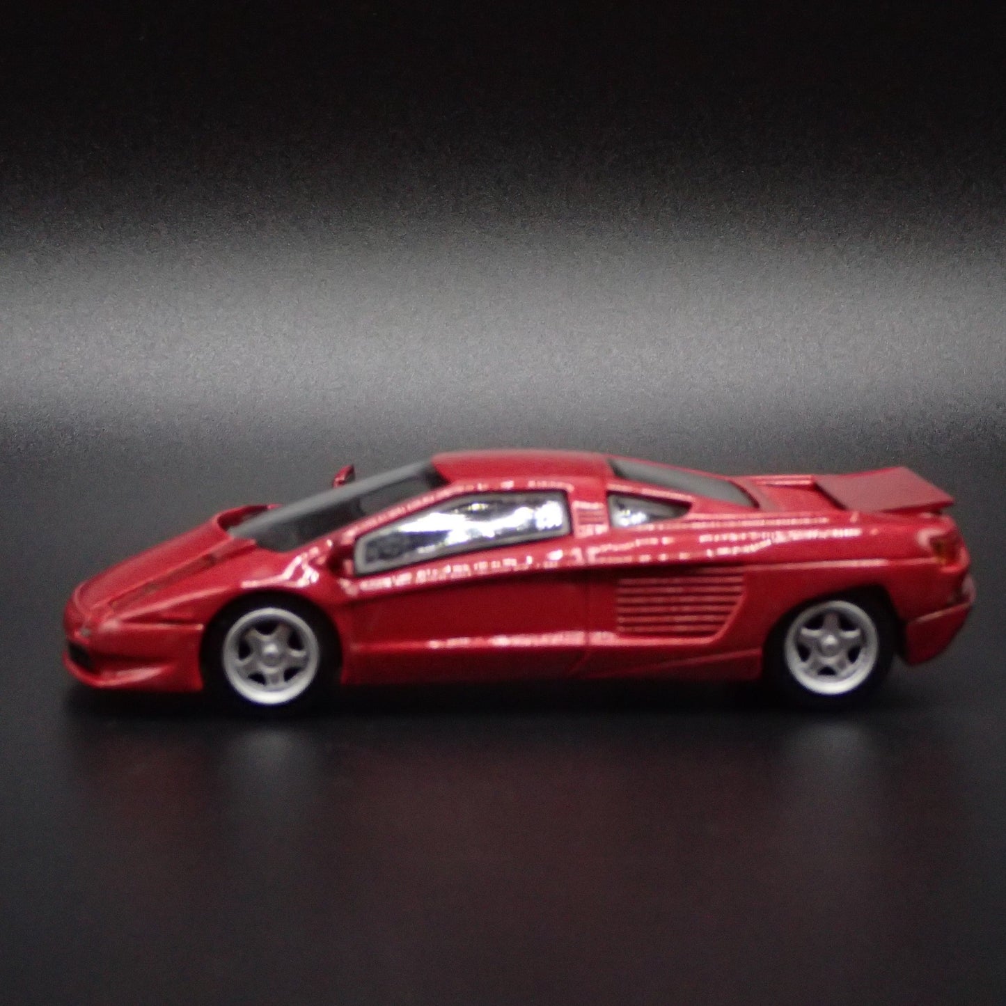 1991-2003 CIZETA V16T SUPER CAR 1:64 SCALE COLLECTIBLE DIORAMA DIECAST MODEL CAR