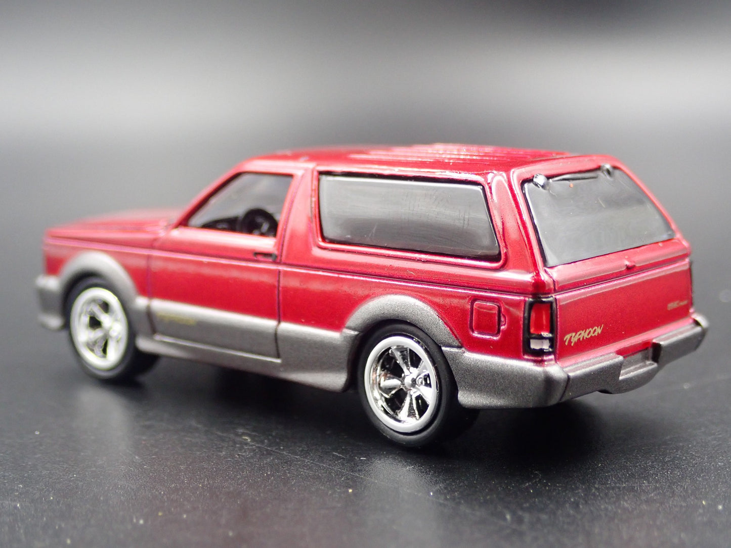 1993 93 GMC TYPHOON BURGUNDY 1/64 SCALE DIORAMA COLLECTIBLE DIECAST MODEL CAR