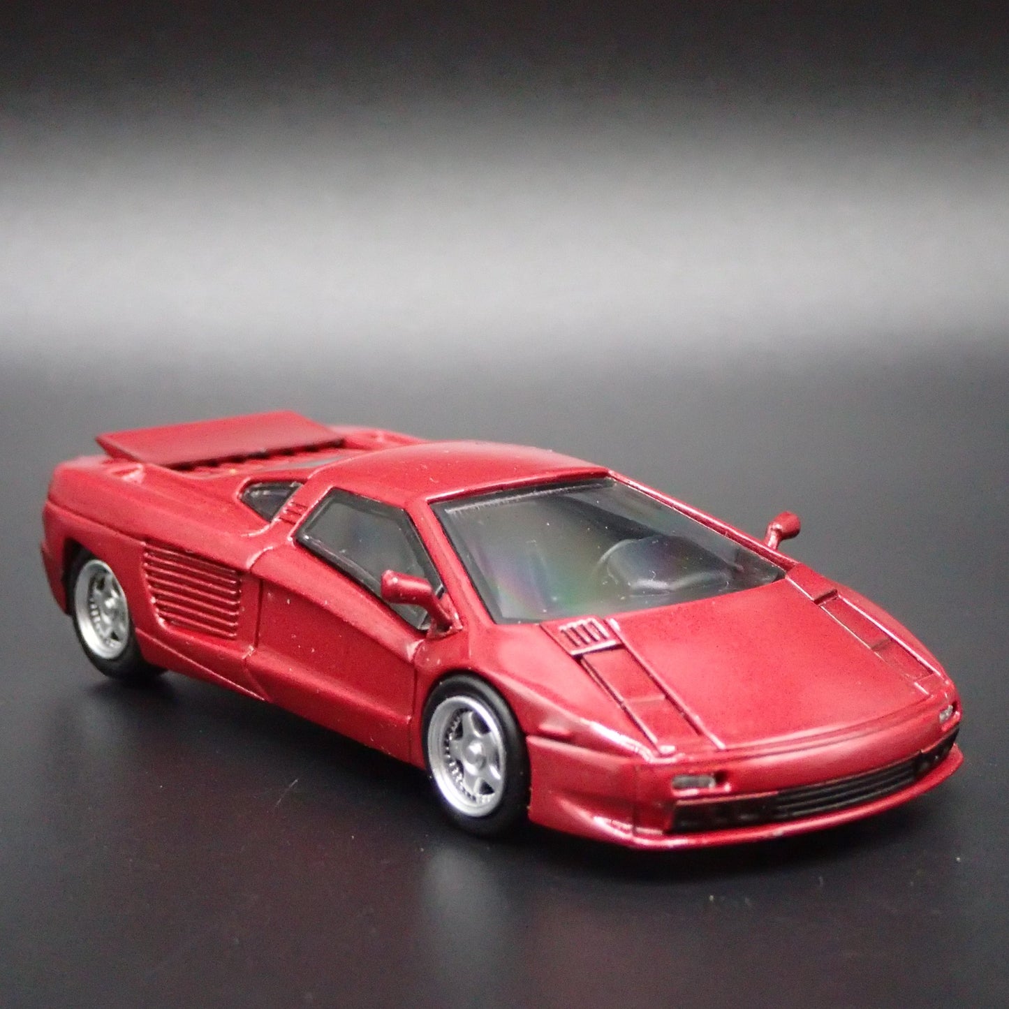 1991-2003 CIZETA V16T SUPER CAR 1:64 SCALE COLLECTIBLE DIORAMA DIECAST MODEL CAR