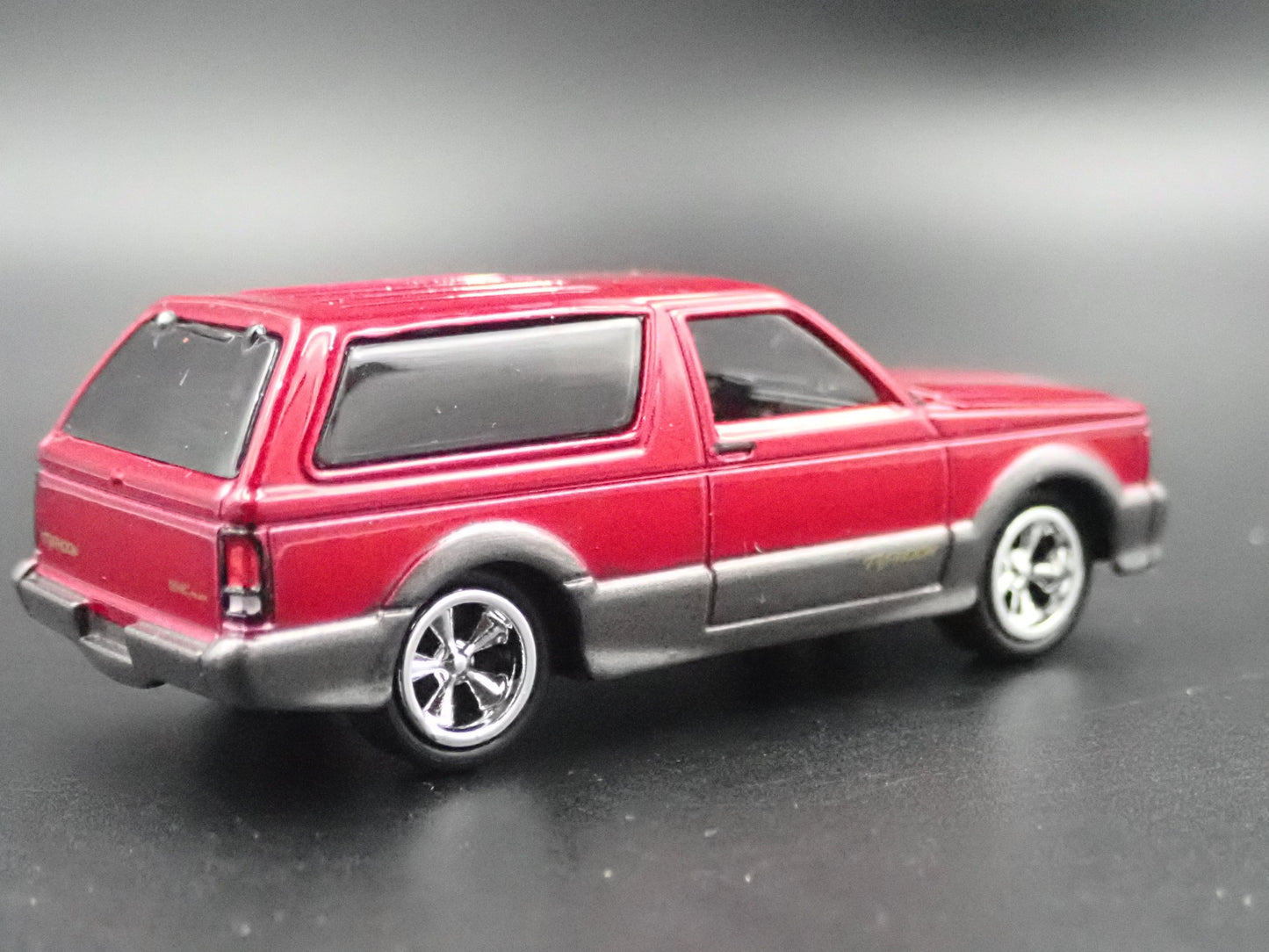 1993 93 GMC TYPHOON BURGUNDY 1/64 SCALE DIORAMA COLLECTIBLE DIECAST MODEL CAR