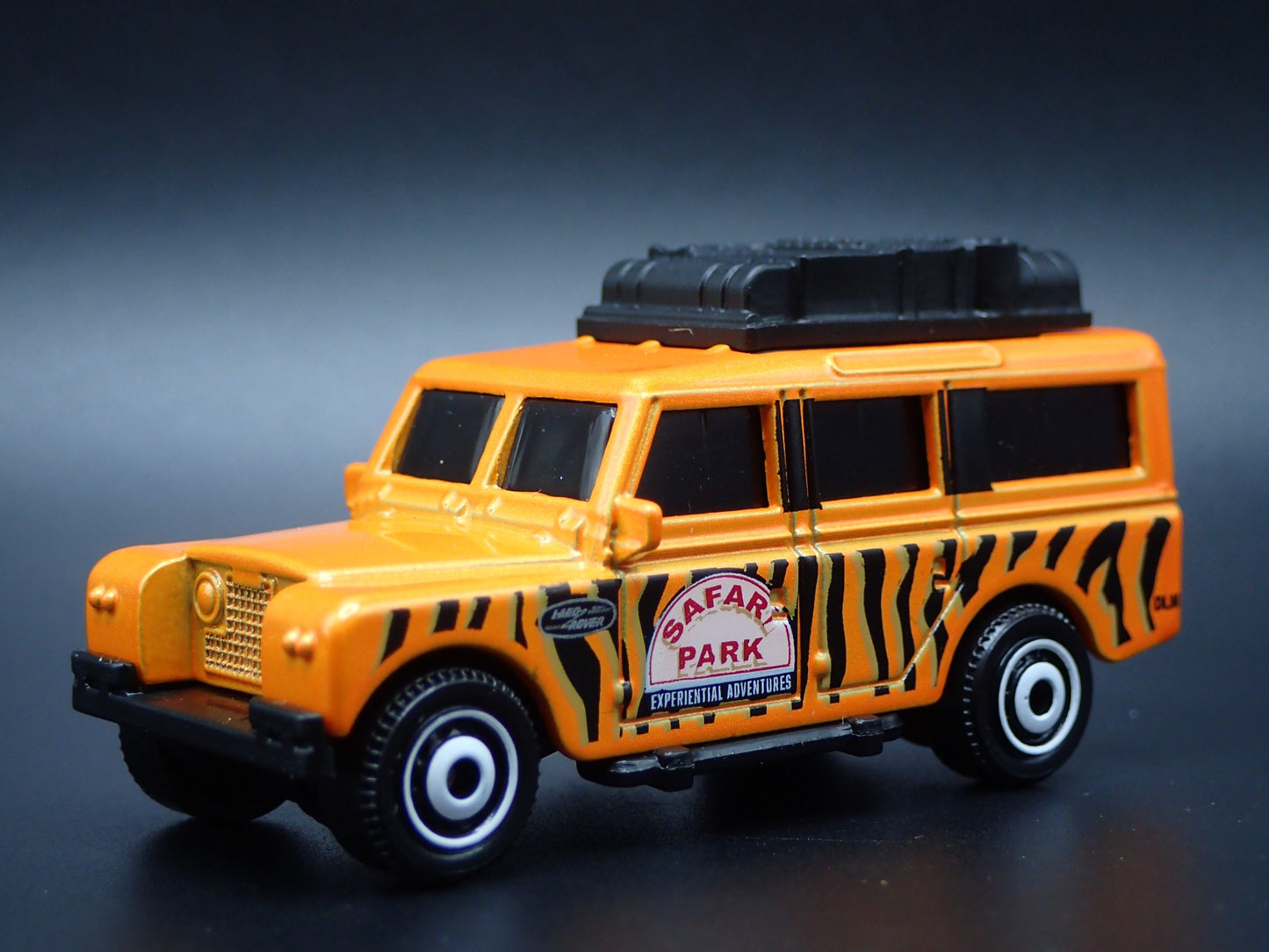 1961-1971 LAND ROVER GEN II SAFARI PARK ORG 1/64 SCALE DIORAMA DIECAST MODEL CAR