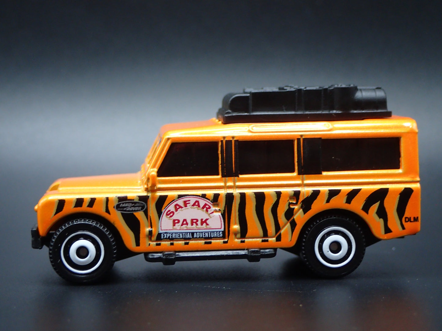 1961-1971 LAND ROVER GEN II SAFARI PARK ORG 1/64 SCALE DIORAMA DIECAST MODEL CAR