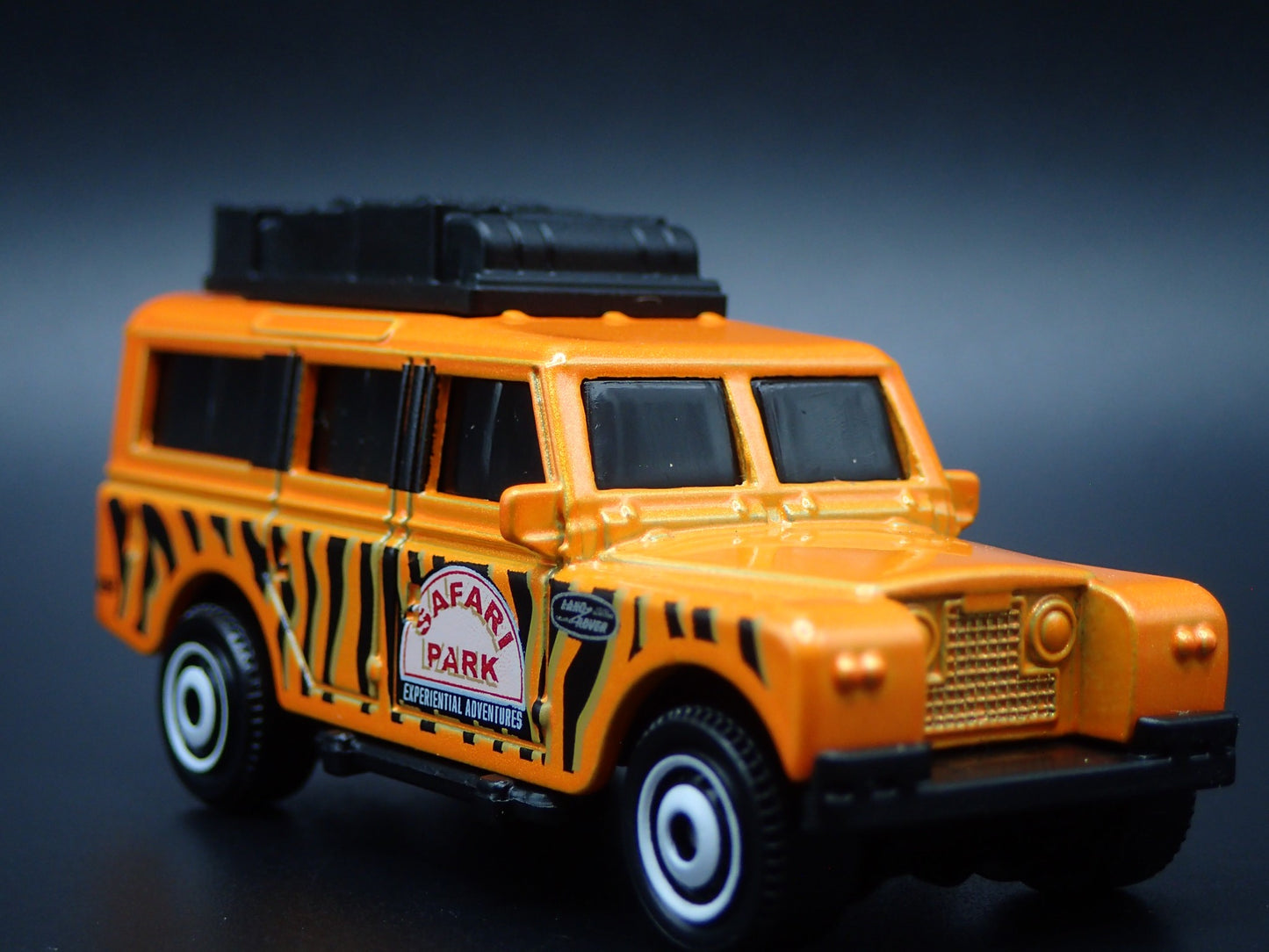 1961-1971 LAND ROVER GEN II SAFARI PARK ORG 1/64 SCALE DIORAMA DIECAST MODEL CAR