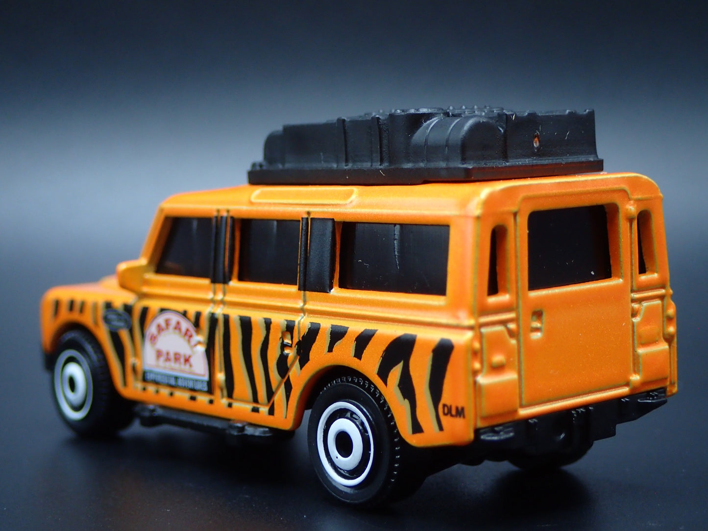 1961-1971 LAND ROVER GEN II SAFARI PARK ORG 1/64 SCALE DIORAMA DIECAST MODEL CAR