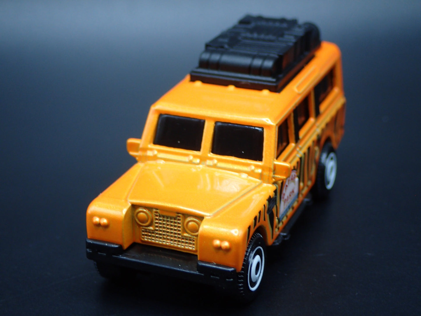 1961-1971 LAND ROVER GEN II SAFARI PARK ORG 1/64 SCALE DIORAMA DIECAST MODEL CAR