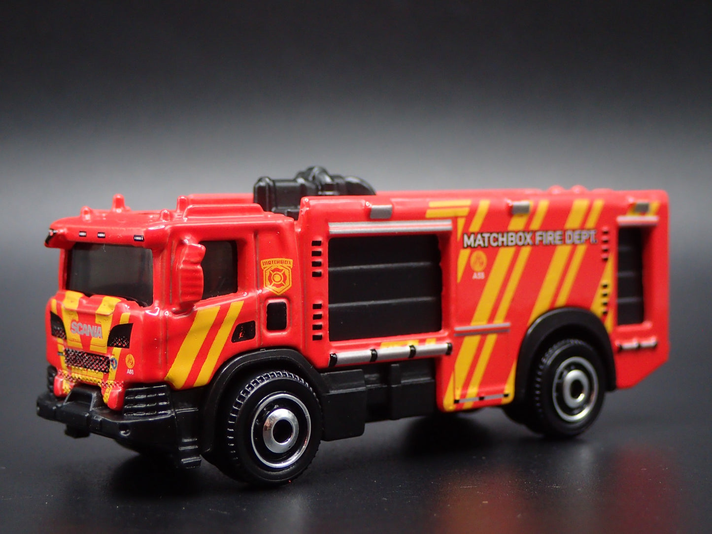 2016-2025 SCANIA P 360 FIRE TRUCK RED 1:64 MB SCALE DIORAMA DIECAST MODEL CAR