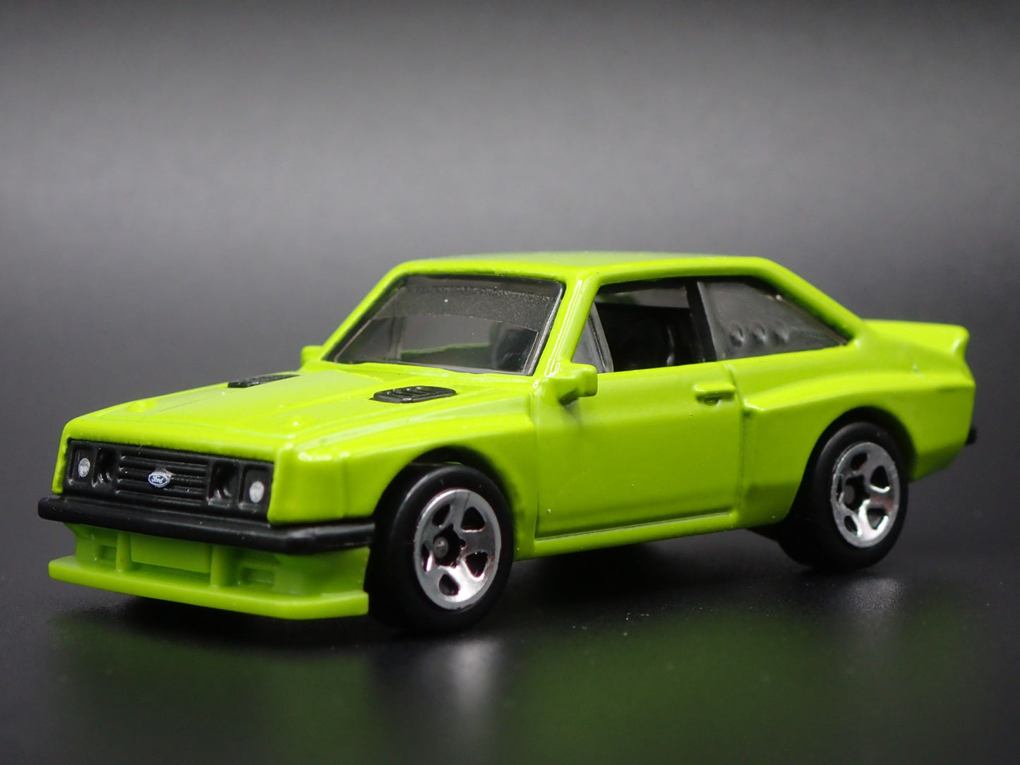 FORD ESCORT RS2000 GREEN RARE 1:64 SCALE COLLECTIBLE DIORAMA DIECAST MODEL CAR