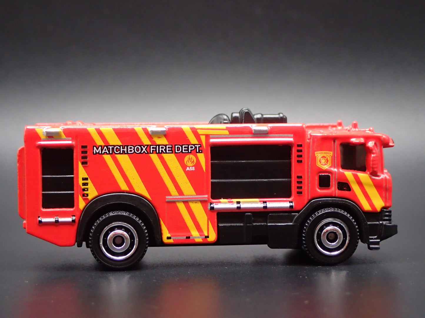 2016-2025 SCANIA P 360 FIRE TRUCK RED 1:64 MB SCALE DIORAMA DIECAST MODEL CAR