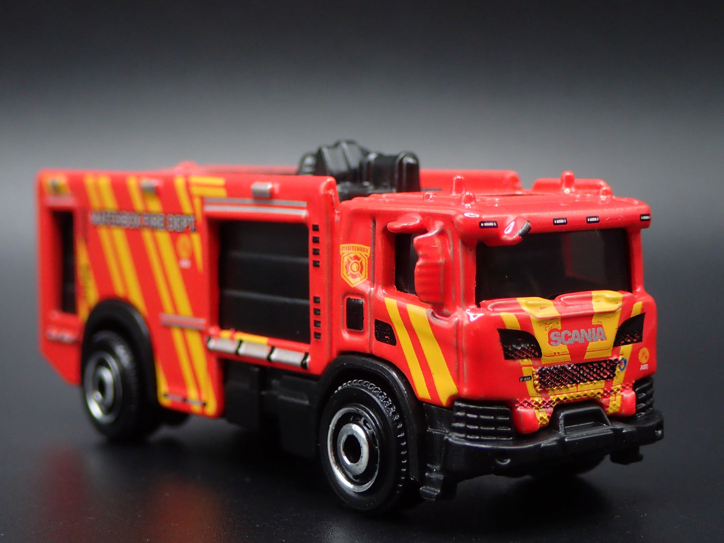 2016-2025 SCANIA P 360 FIRE TRUCK RED 1:64 MB SCALE DIORAMA DIECAST MODEL CAR