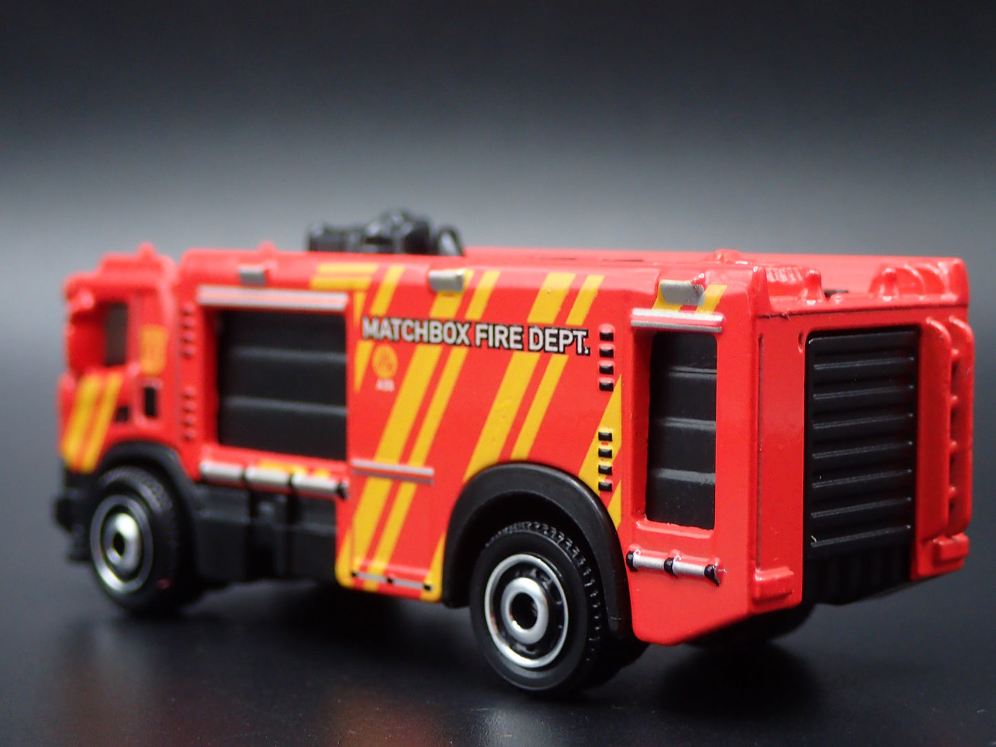 2016-2025 SCANIA P 360 FIRE TRUCK RED 1:64 MB SCALE DIORAMA DIECAST MODEL CAR