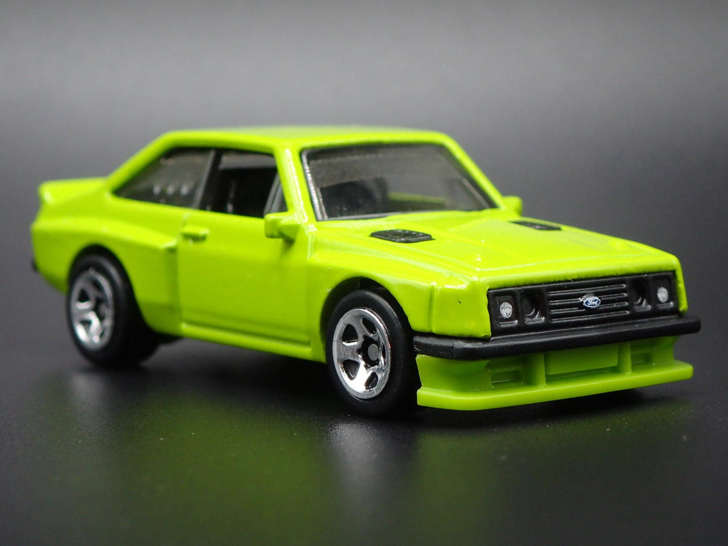 FORD ESCORT RS2000 GREEN RARE 1:64 SCALE COLLECTIBLE DIORAMA DIECAST MODEL CAR
