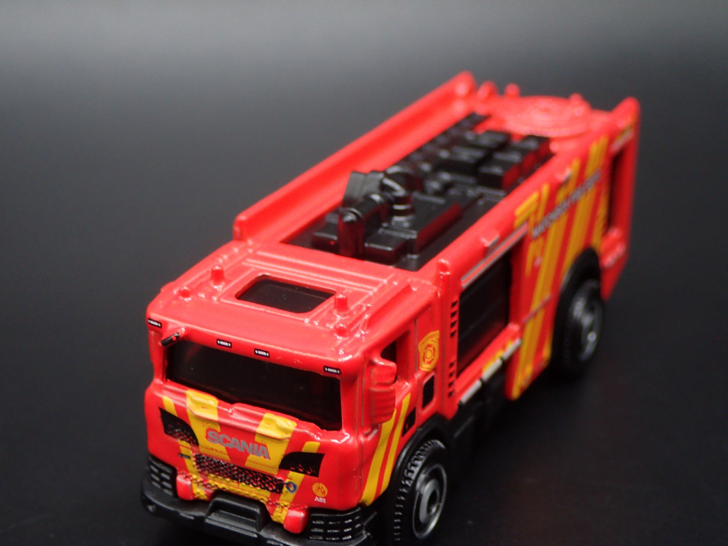 2016-2025 SCANIA P 360 FIRE TRUCK RED 1:64 MB SCALE DIORAMA DIECAST MODEL CAR