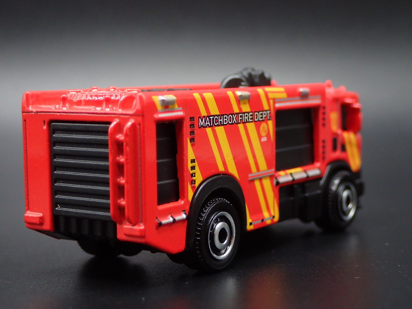 2016-2025 SCANIA P 360 FIRE TRUCK RED 1:64 MB SCALE DIORAMA DIECAST MODEL CAR