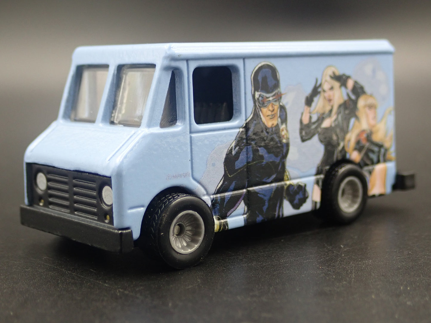 GMC STEP BOX VAN MARVEL UNCANNY X-MEN BLUE 1:64 SCALE DIORAMA DIECAST MODEL CAR