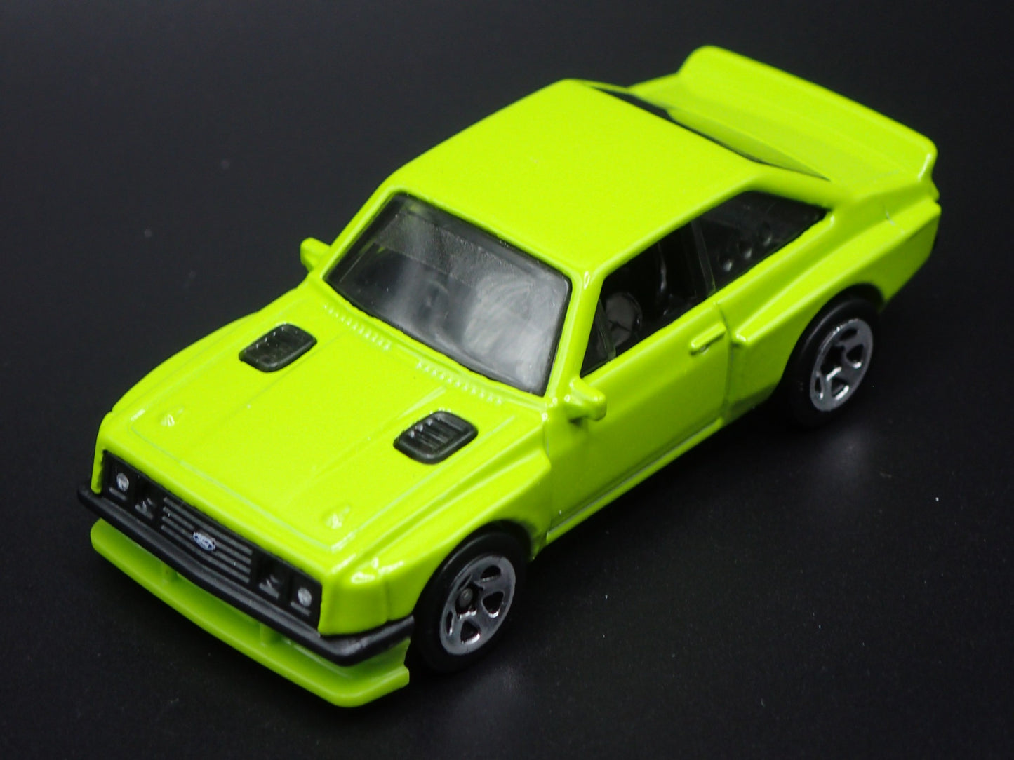 FORD ESCORT RS2000 GREEN RARE 1:64 SCALE COLLECTIBLE DIORAMA DIECAST MODEL CAR