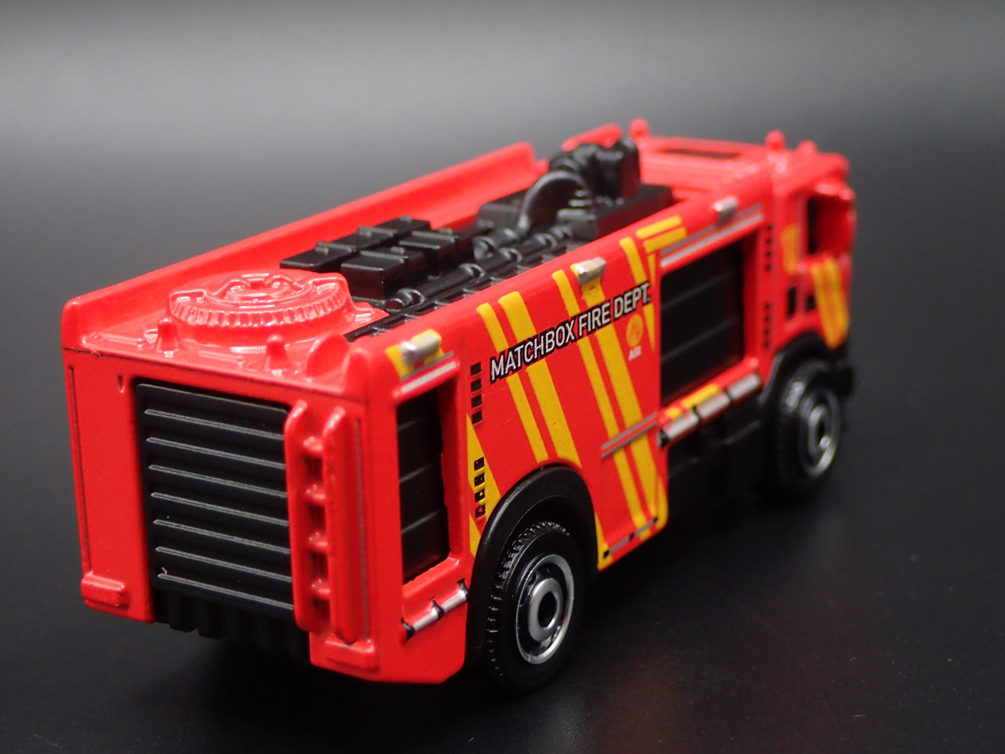 2016-2025 SCANIA P 360 FIRE TRUCK RED 1:64 MB SCALE DIORAMA DIECAST MODEL CAR