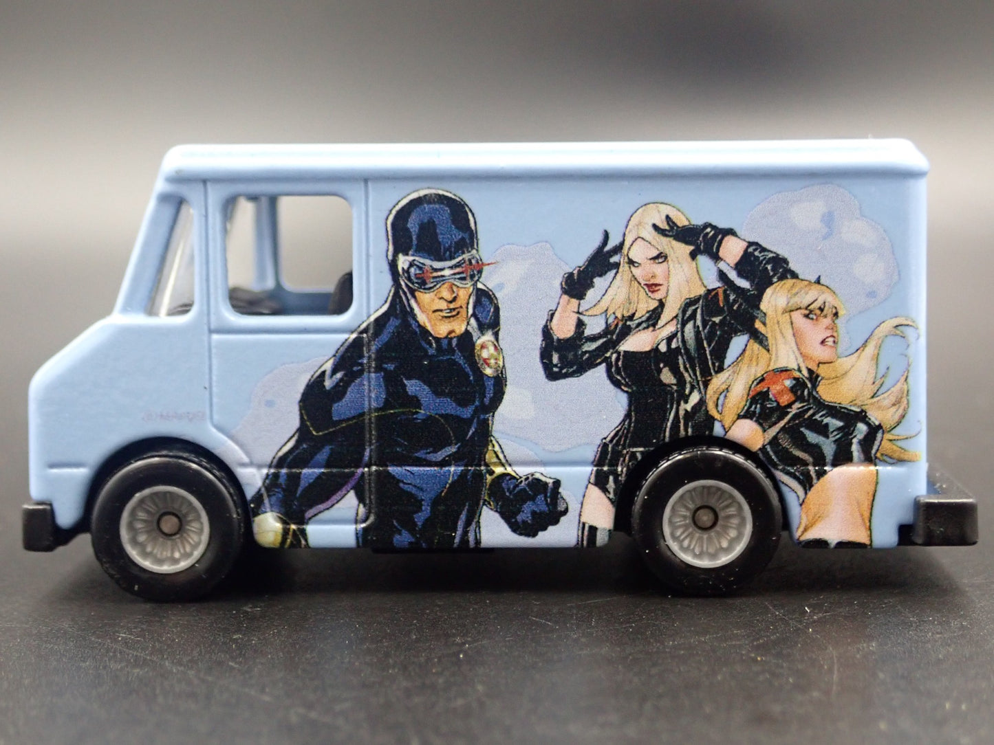 GMC STEP BOX VAN MARVEL UNCANNY X-MEN BLUE 1:64 SCALE DIORAMA DIECAST MODEL CAR