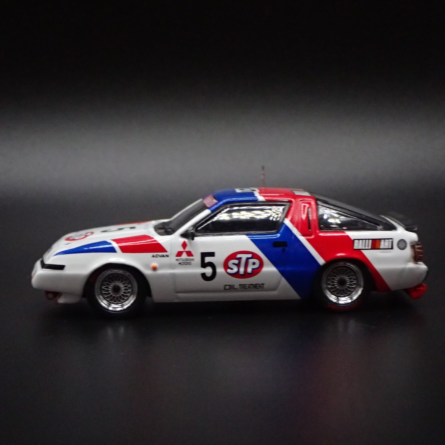 1983-1989 MITSUBISHI STARION STP ADVAN JDM 1:64 SCALE DIORAMA DIECAST MODEL CAR