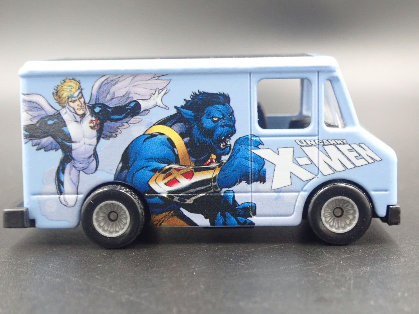 GMC STEP BOX VAN MARVEL UNCANNY X-MEN BLUE 1:64 SCALE DIORAMA DIECAST MODEL CAR
