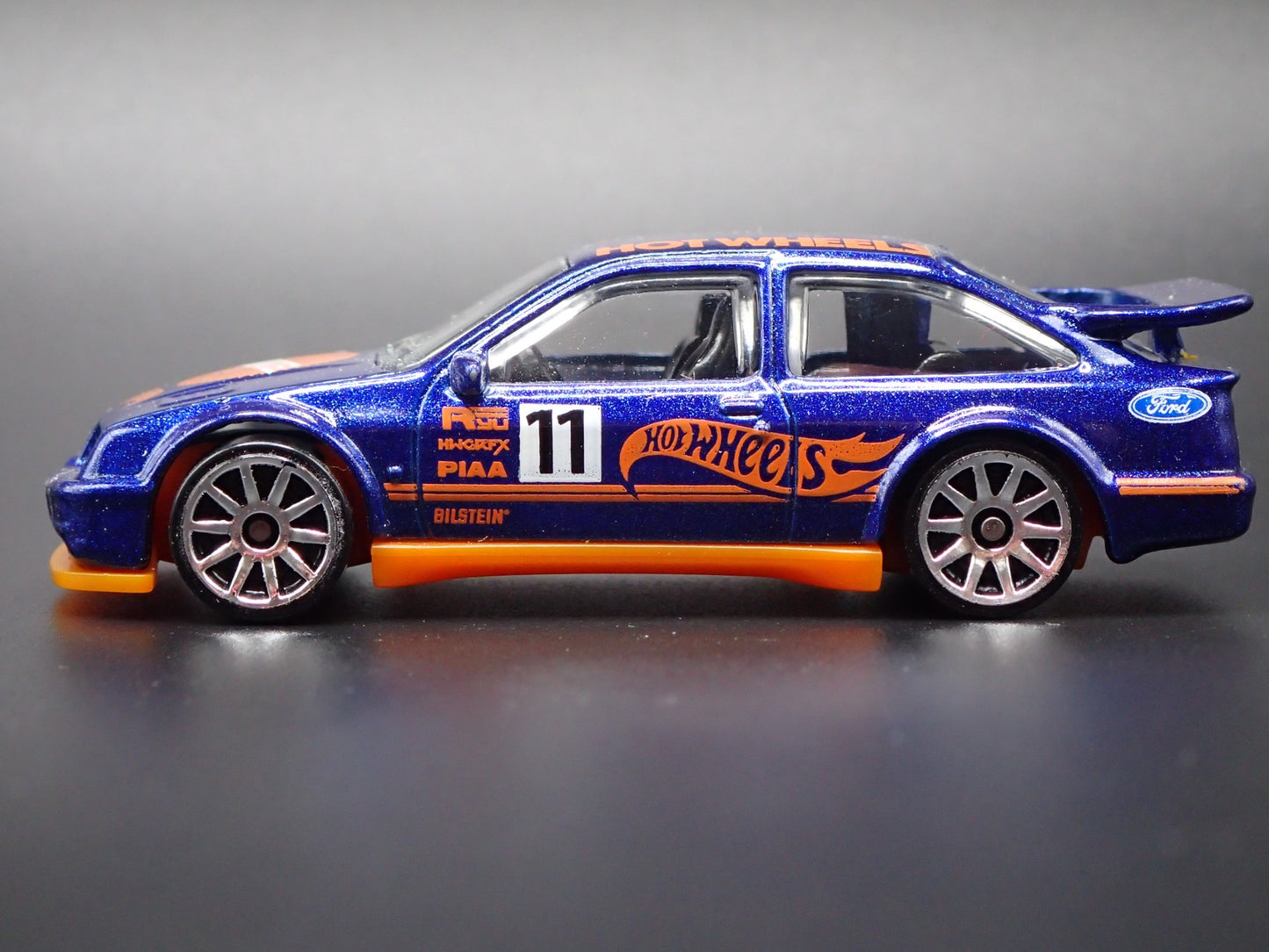 1986-1992 FORD ESCORT COSWORTH 1:64 SCALE COLLECTIBLE DIORAMA DIECAST MODEL CAR