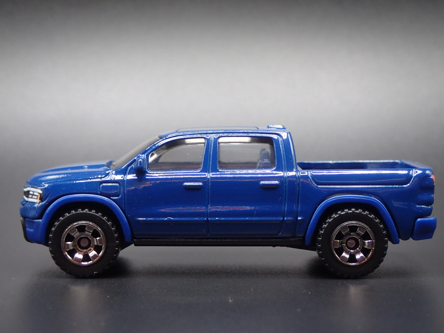 RAM 1500 EV PICKUP PICKUP TRUCK CONCEPT 1/64 SCALE COLLECTIBLE DIECAST MODEL CAR