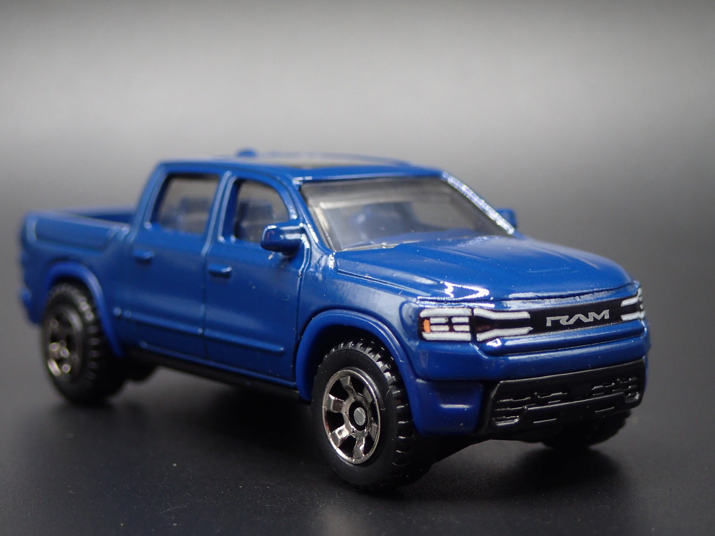 RAM 1500 EV PICKUP PICKUP TRUCK CONCEPT 1/64 SCALE COLLECTIBLE DIECAST MODEL CAR