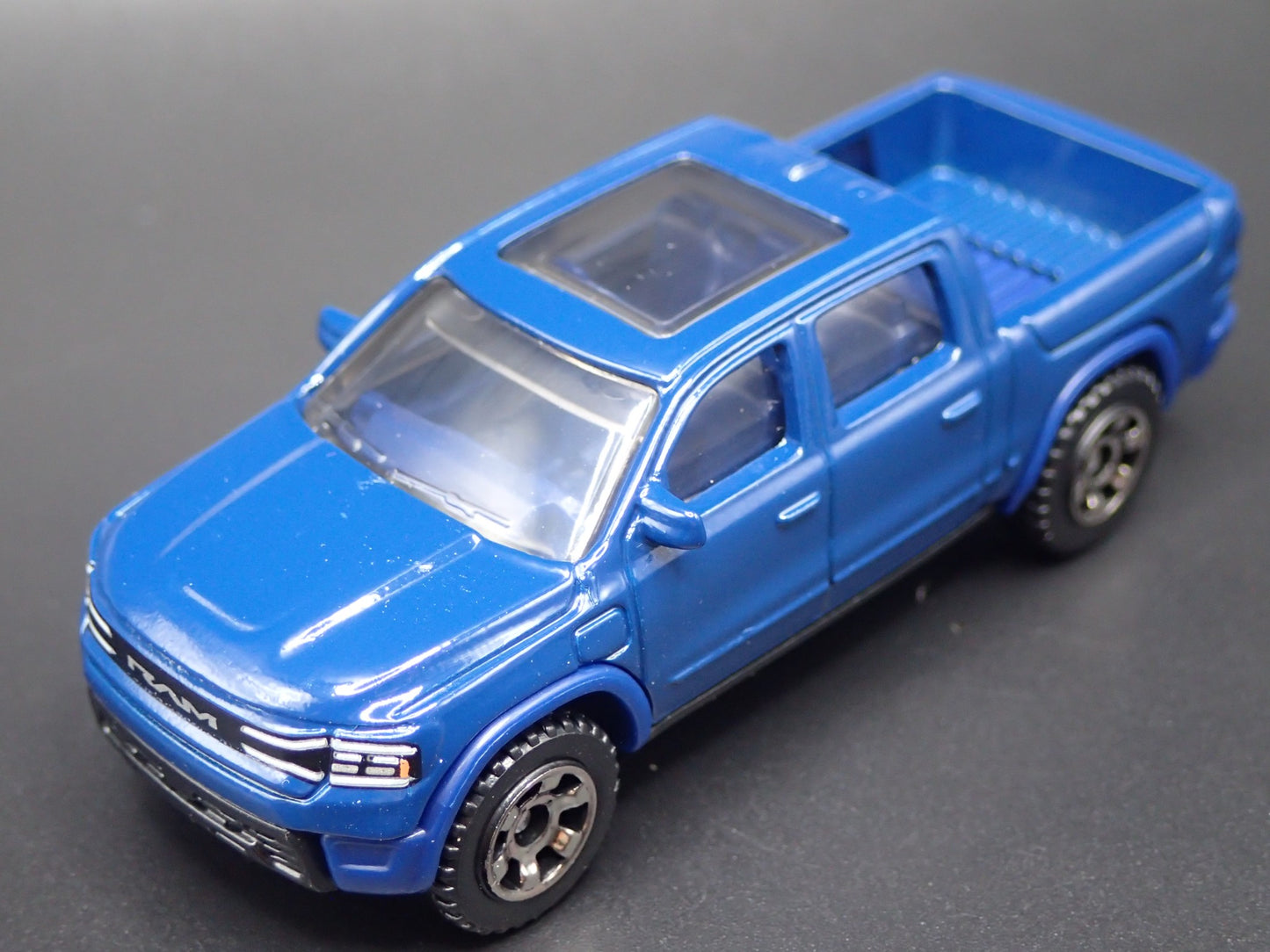 RAM 1500 EV PICKUP PICKUP TRUCK CONCEPT 1/64 SCALE COLLECTIBLE DIECAST MODEL CAR