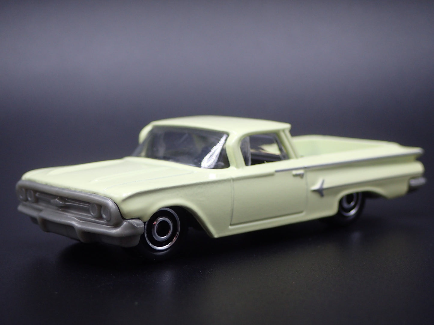 1960 60 CHEVY CHEVROLET EL CAMINO CREAM 1/64 SCALE COLLECTIBLE DIECAST MODEL CAR