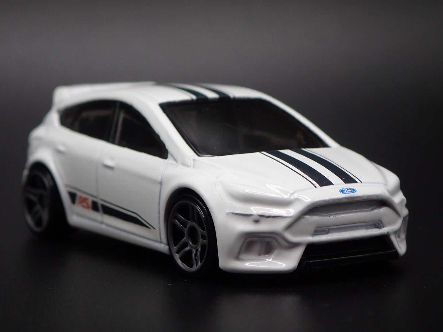 2011-2018 FORD FOCUS RS WHITE 1:64 SCALE COLLECTIBLE DIORAMA DIECAST MODEL CAR