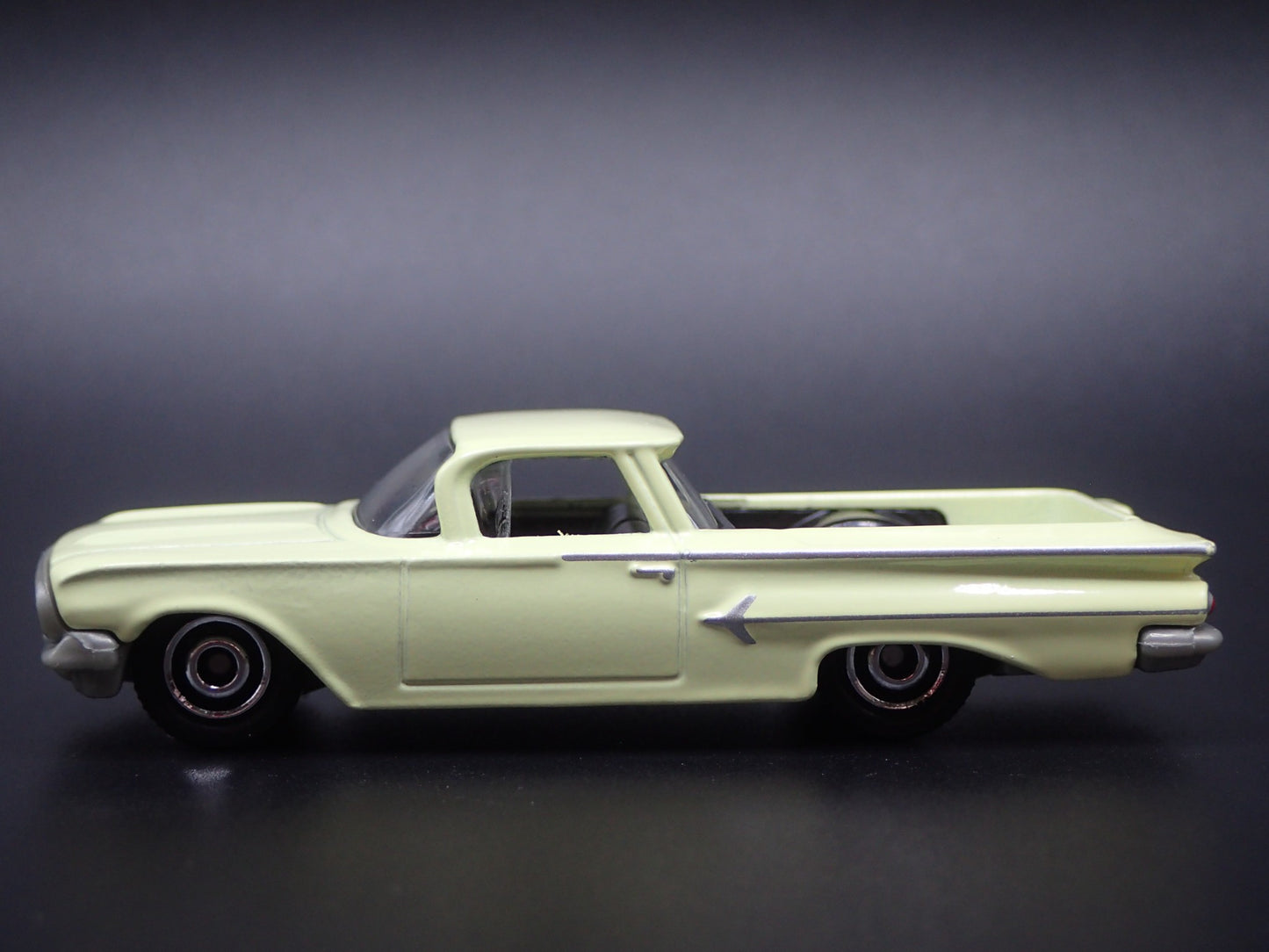1960 60 CHEVY CHEVROLET EL CAMINO CREAM 1/64 SCALE COLLECTIBLE DIECAST MODEL CAR