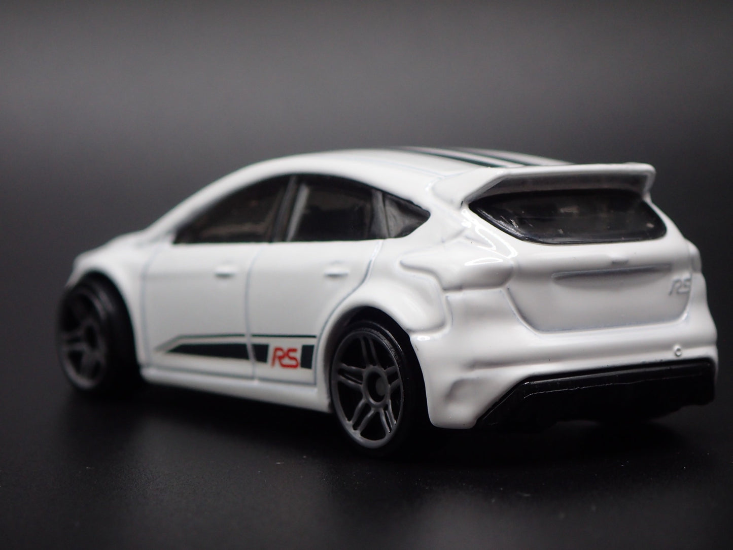 2011-2018 FORD FOCUS RS WHITE 1:64 SCALE COLLECTIBLE DIORAMA DIECAST MODEL CAR