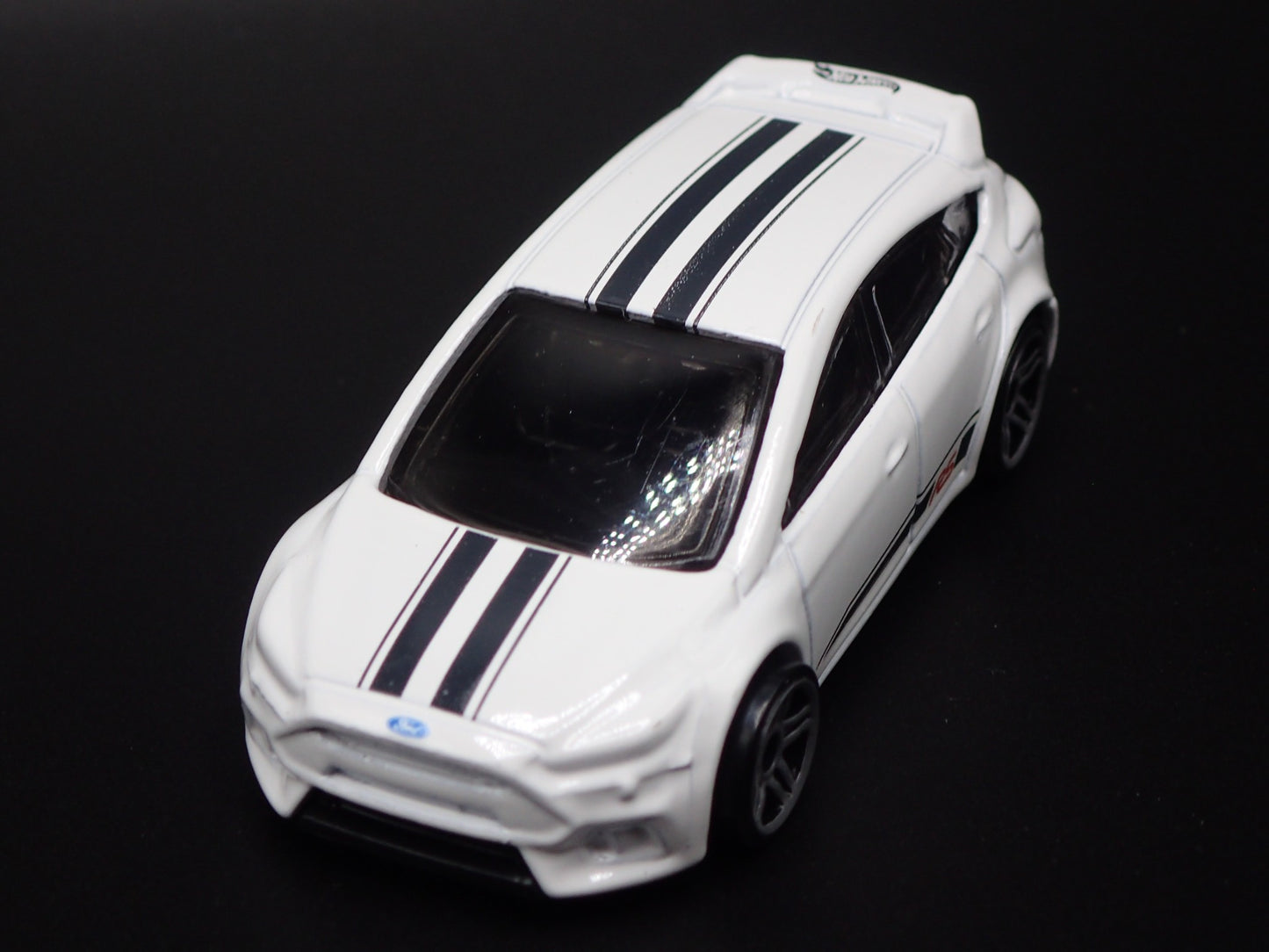 2011-2018 FORD FOCUS RS WHITE 1:64 SCALE COLLECTIBLE DIORAMA DIECAST MODEL CAR